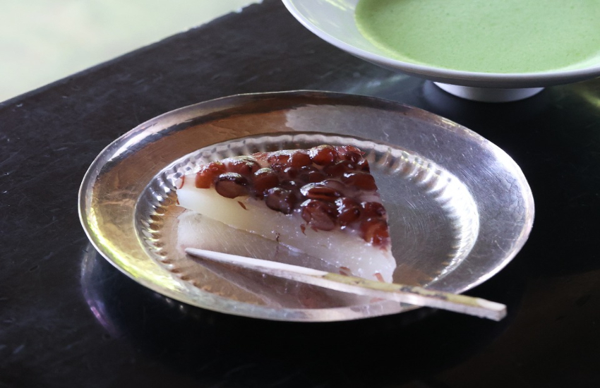 六月の歳時菓、水無月。